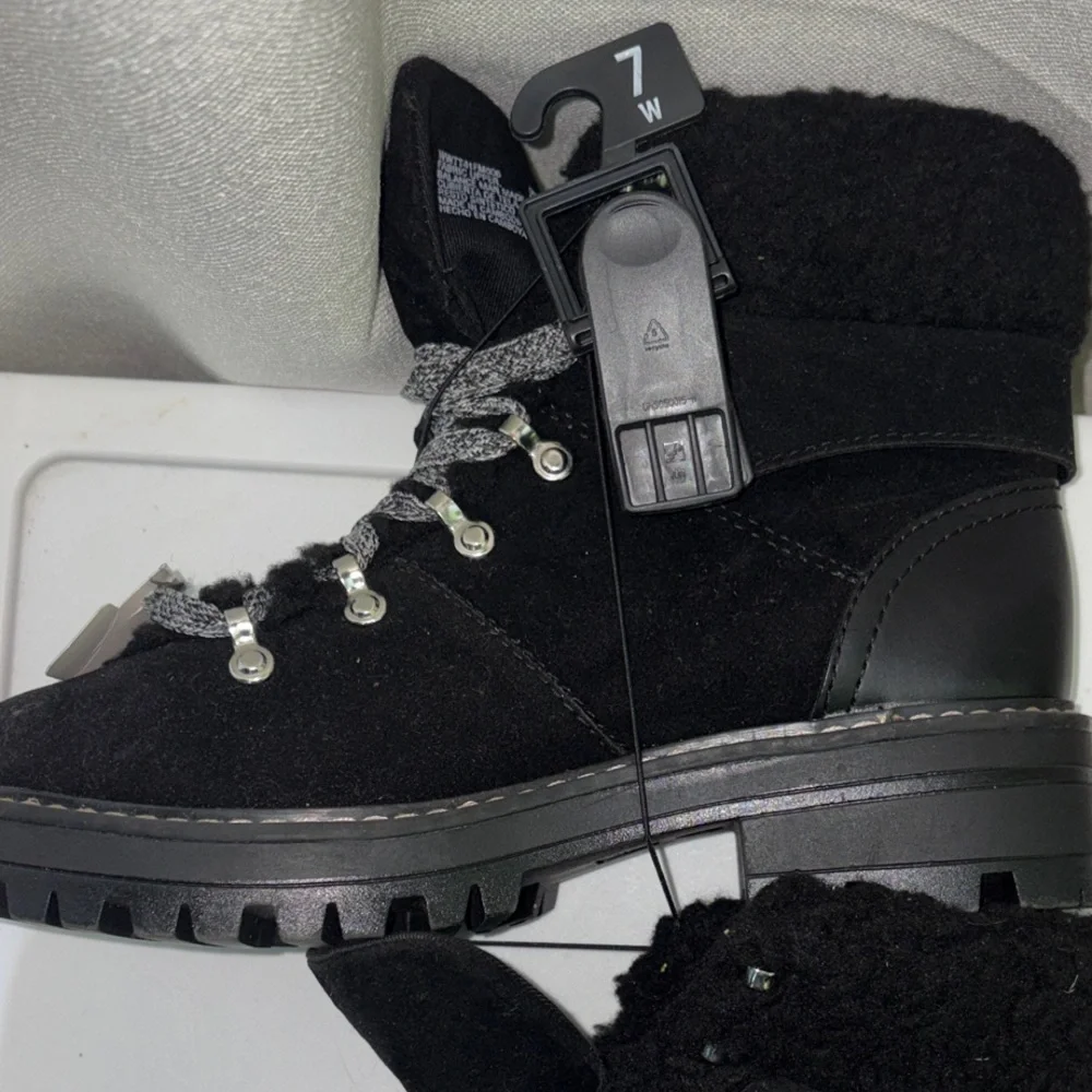 🏍️🆕🏍️ Time and Tru Black Ankle Boots-Size 7 Wide